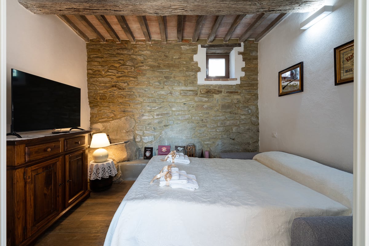 Antico Casale — Piscina privata e vista su Cortona — 52
