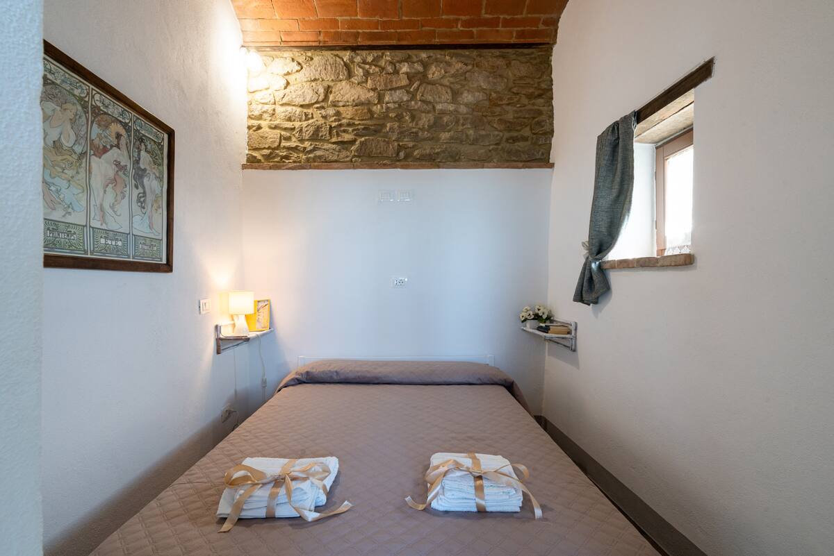 Antico Casale — Piscina privata e vista su Cortona — 21