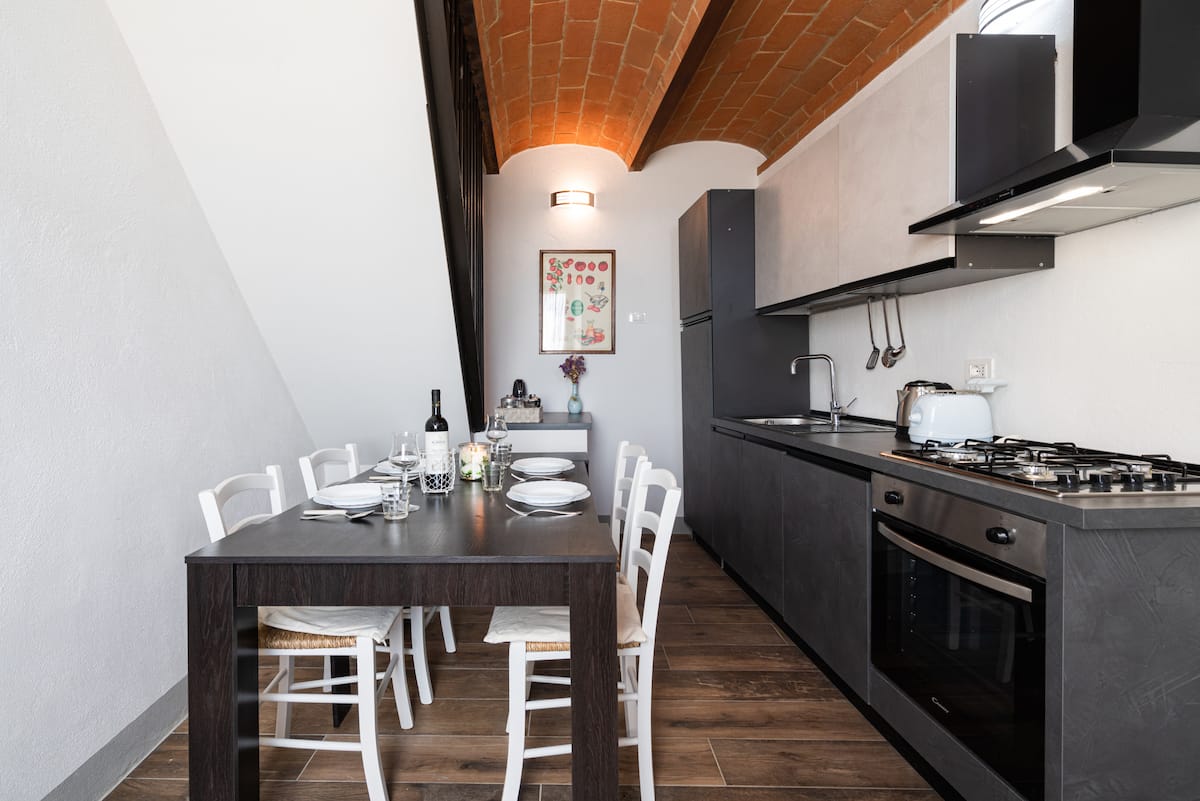 Antico Casale — Piscina privata e vista su Cortona — 12