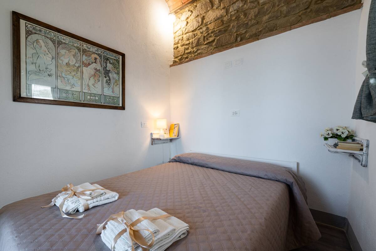 Antico Casale — Piscina privata e vista su Cortona — 20