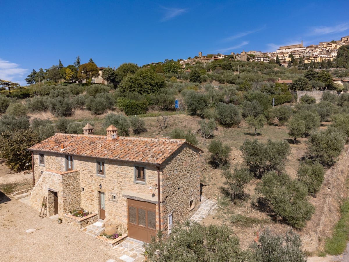 Antico Casale — Piscina privata e vista su Cortona — 31