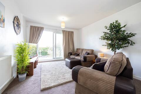 Popular Airbnb listing: Balcony Apartment by Etihad & Co-op Live Arena in Clayton & Openshaw