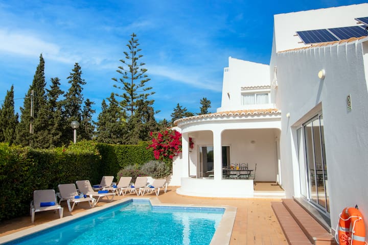 Entire home with 5 bedrooms in Albufeira - Villa Coelha - Algarve's Pearl