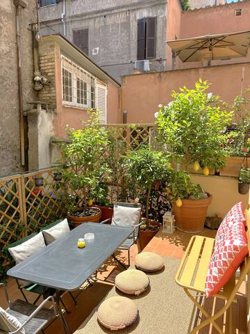 Bernini Stay, dreamy apartment at Trevi Fountain gallery image 4