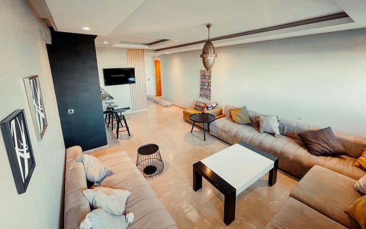 Bright 2br In Maarif Large Balcony Open City View - Casablanca, Marocco