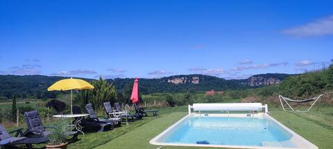 200 m² house with private pool 2/9 pers