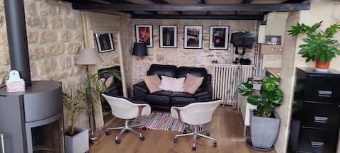 Annonce Airbnb populaire: "Dream in Art" the Gallery-Loft in the heart of Paris à Paris 10e Arrondissement
