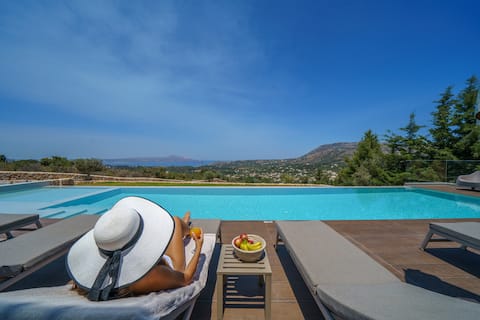 In Vivo Luxury villa, Sea View & 90m² Heated Pool