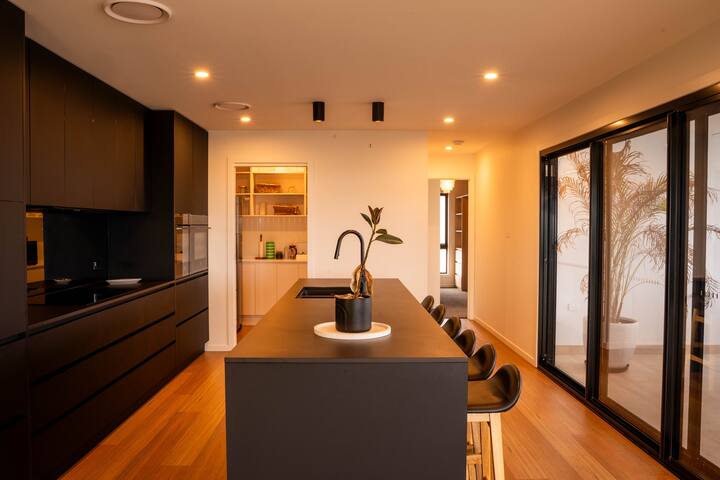 The White House ~ Your ultimate escape! gallery image 4