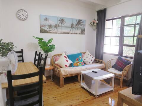 8 mins walk to Central Station, Tram & Hyde Park