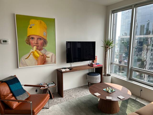 Central Downtown Location + Art + Design + View gallery image 4