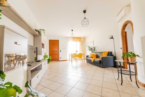 Top performing Airbnb: With parking and private garden + bike storage. in Manerba Del Garda
