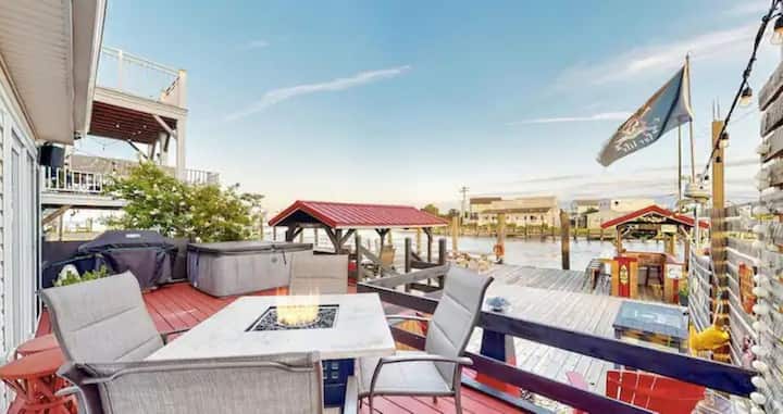 Oceanview Riverfront Retreat W/ Hot Tub And Dock! - 도버