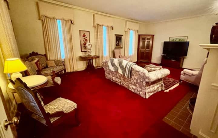 Victorian Oasis-near Atwood- Deer Hunting -Hottub - Atwood Lake, OH