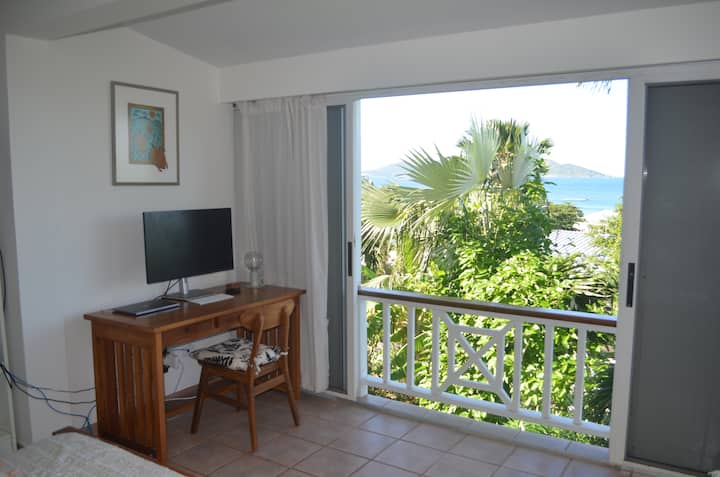 低层-卧室和工作空间