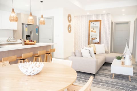 Designer Condo with Pool & Tennis Court