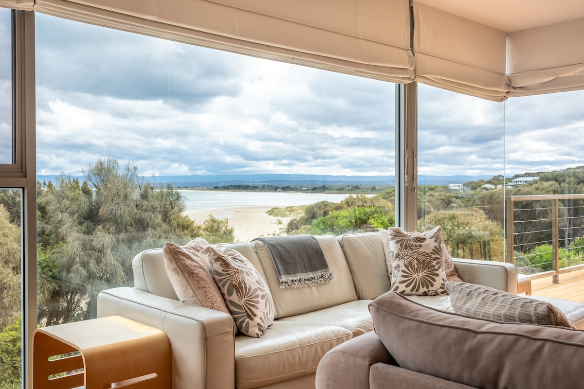 Top performing Airbnb: Sea View ~ ultimate beachside! in Coles Bay