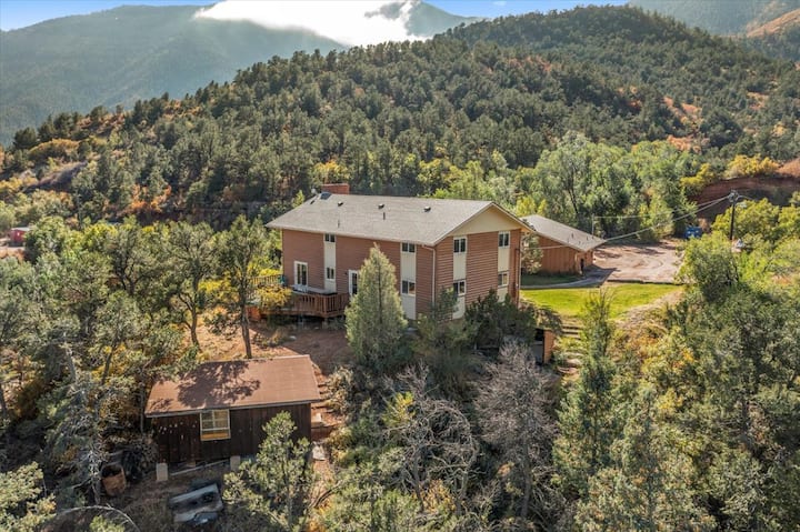 Mountain Lodge with large Hot Tub