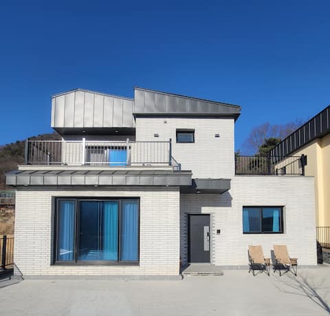 Overwhelming healing view!
Using the entire new two-story cottage.