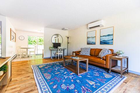Cozy Get Away, Bring Fido - Park like Backyard