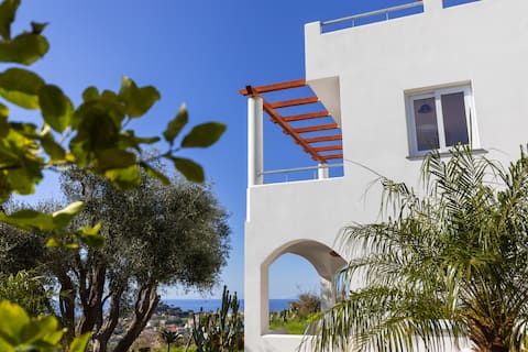 Top performing Airbnb: Panoramic Apartment in Capo Vaticano (Tropea) 2 in Ricadi