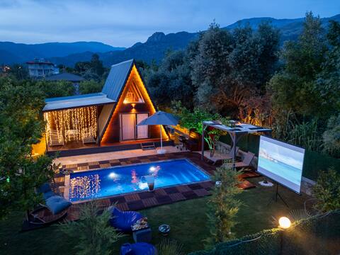 Full Moon Bungalow 2, Detached for 4 with Pool
