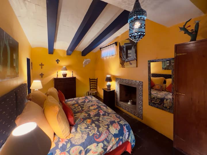 غرفة نوم عباد الشمس.