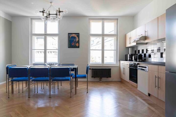 Elegant Apartment gallery image 4