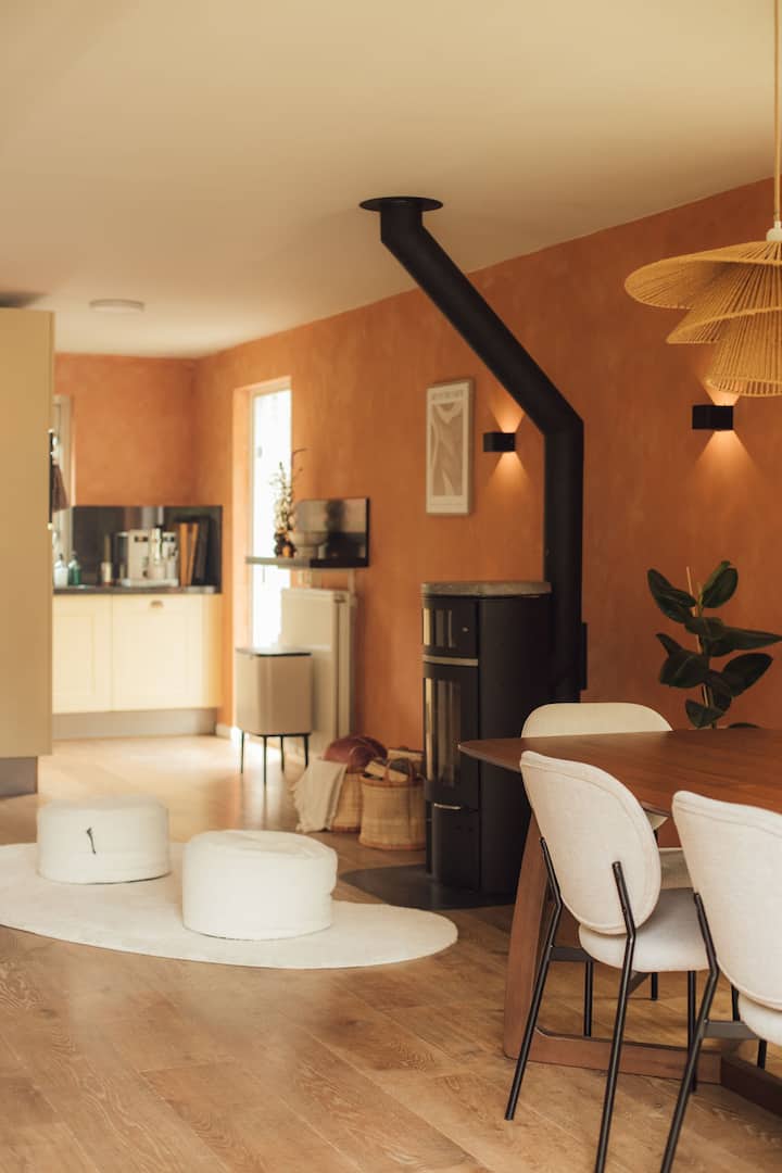 Cottage + hottub, sauna, fireplace, 1000 M2 garden