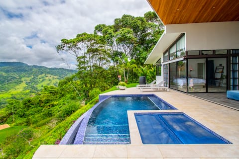 Peaceful, 3 bdrs with amazing mountain views!