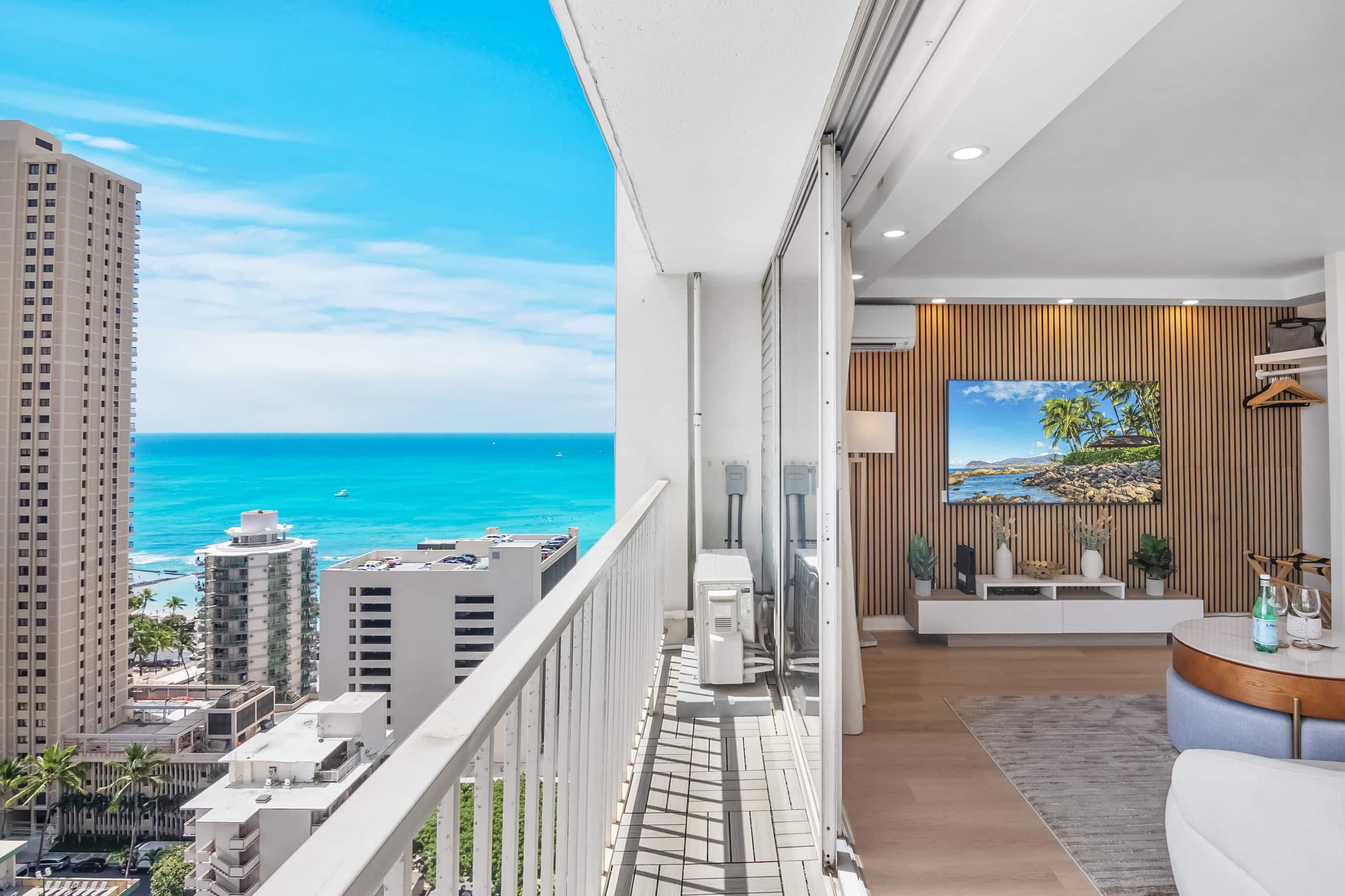 Condo in Honolulu · ★4.82 · Studio · 1 bed · 1 private bath - Image 25