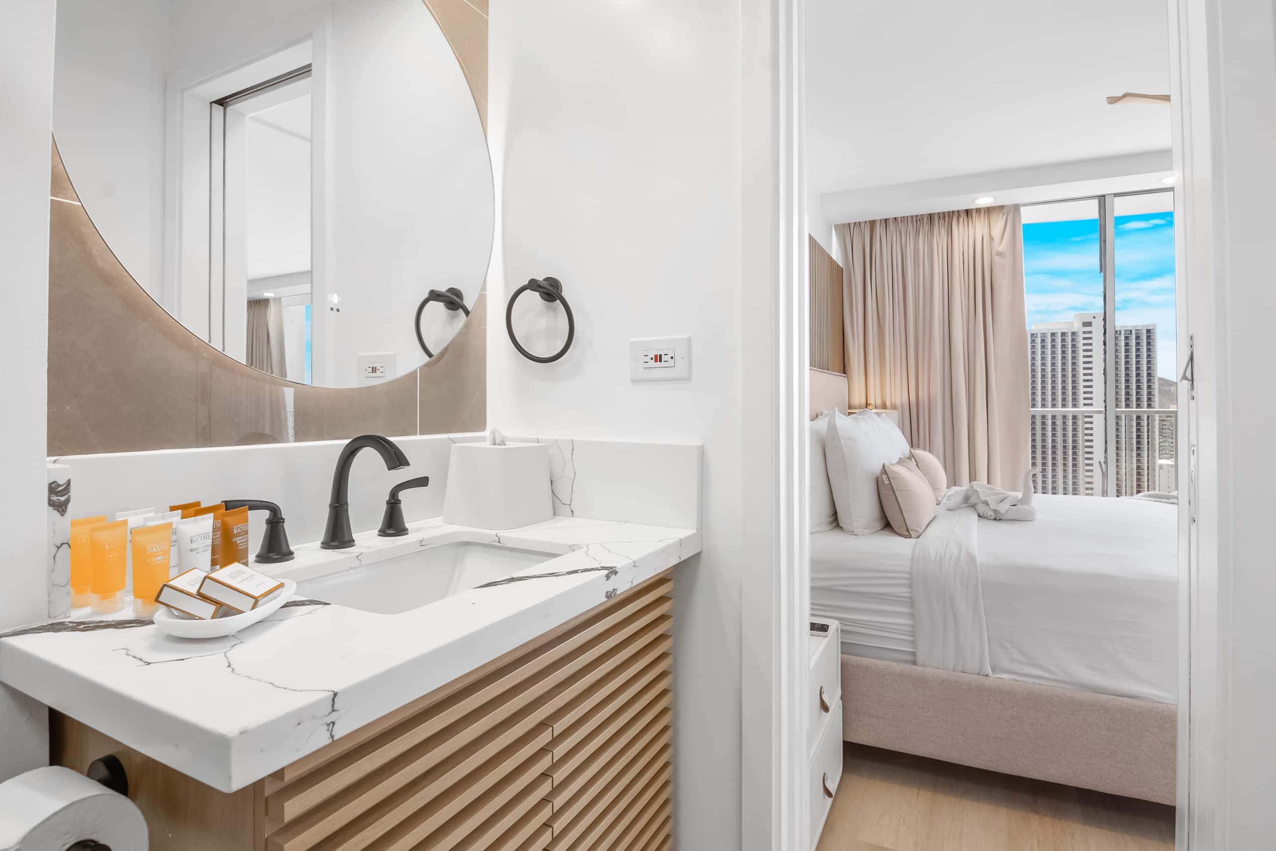Condo in Honolulu · ★4.82 · Studio · 1 bed · 1 private bath - Image 67