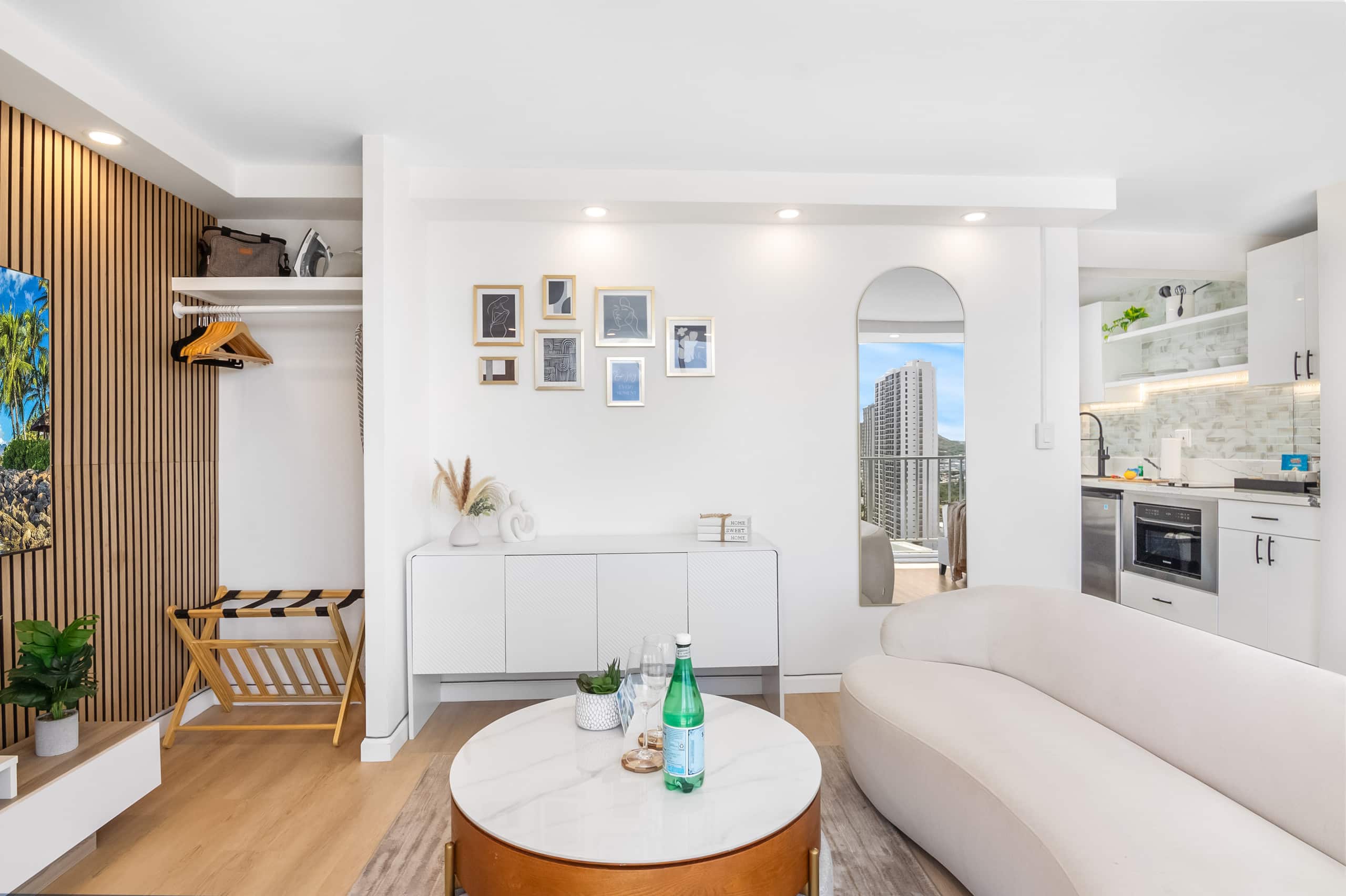 Condo in Honolulu · ★4.82 · Studio · 1 bed · 1 private bath - Image 4