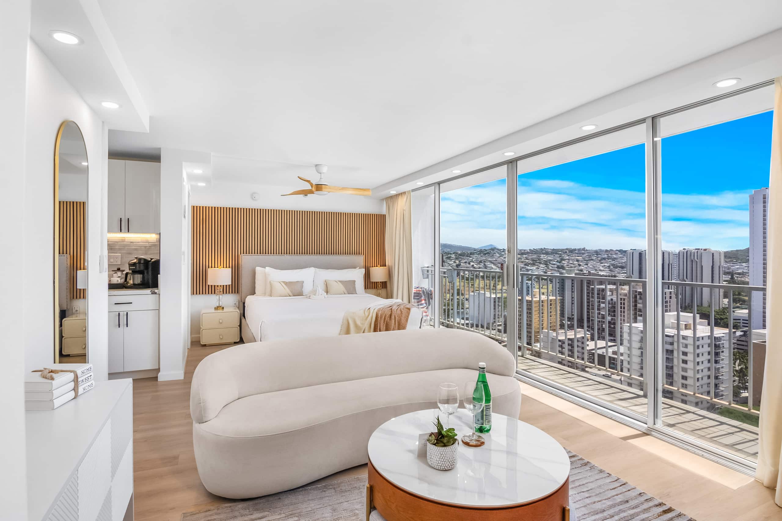 Condo in Honolulu · ★4.82 · Studio · 1 bed · 1 private bath - Image 3