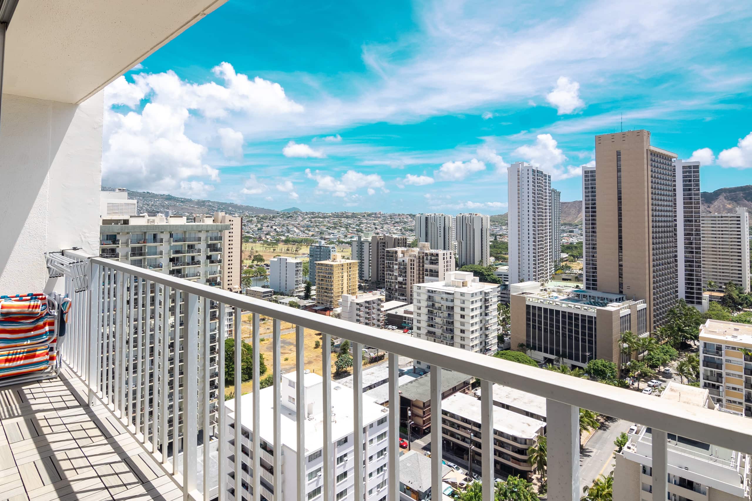 Condo in Honolulu · ★4.82 · Studio · 1 bed · 1 private bath - Image 26