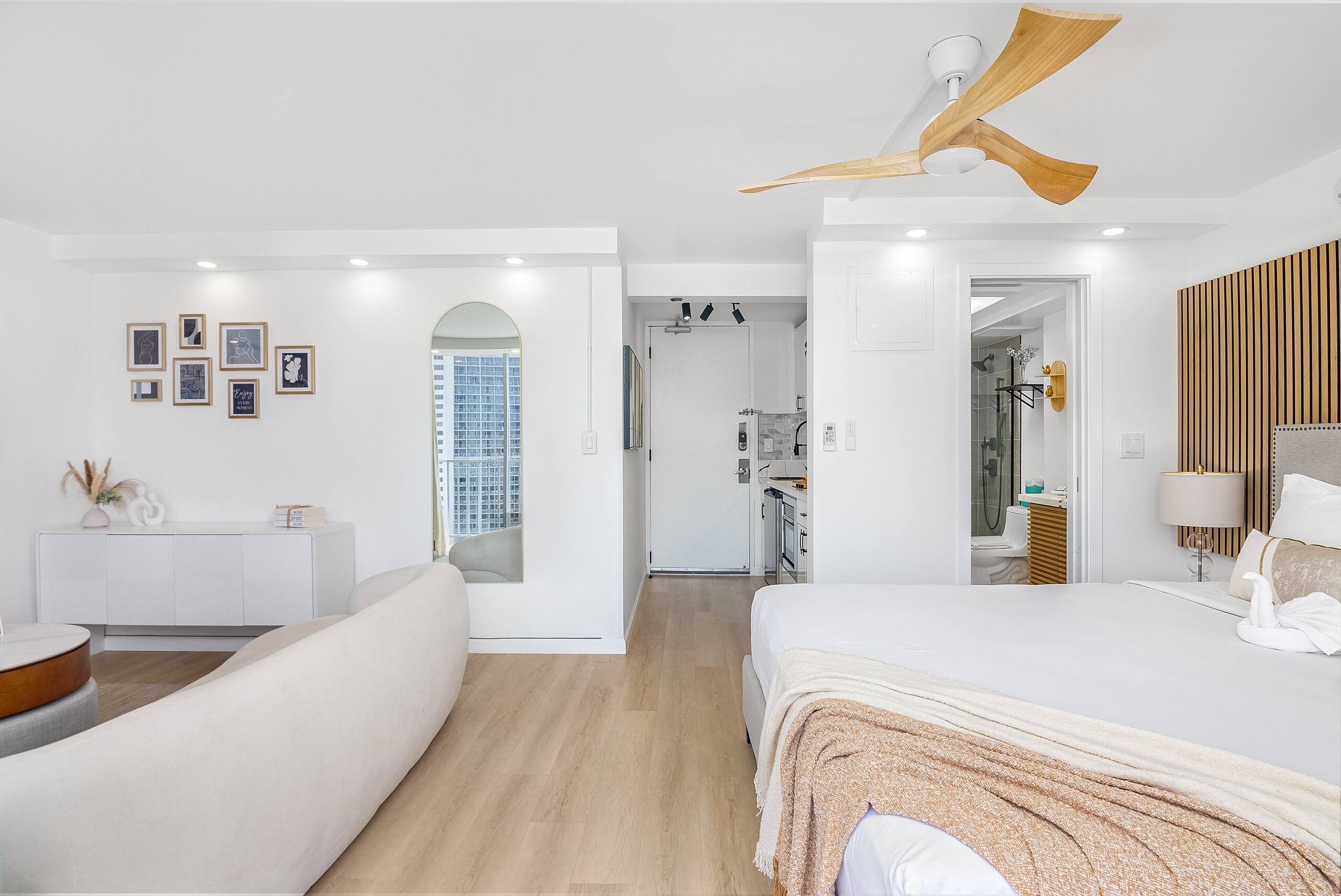 Condo in Honolulu · ★4.82 · Studio · 1 bed · 1 private bath - Image 65