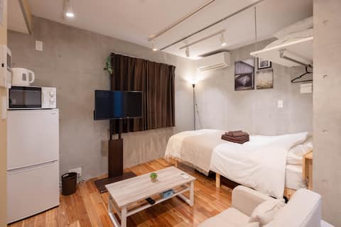 Near the station/good access from the airport