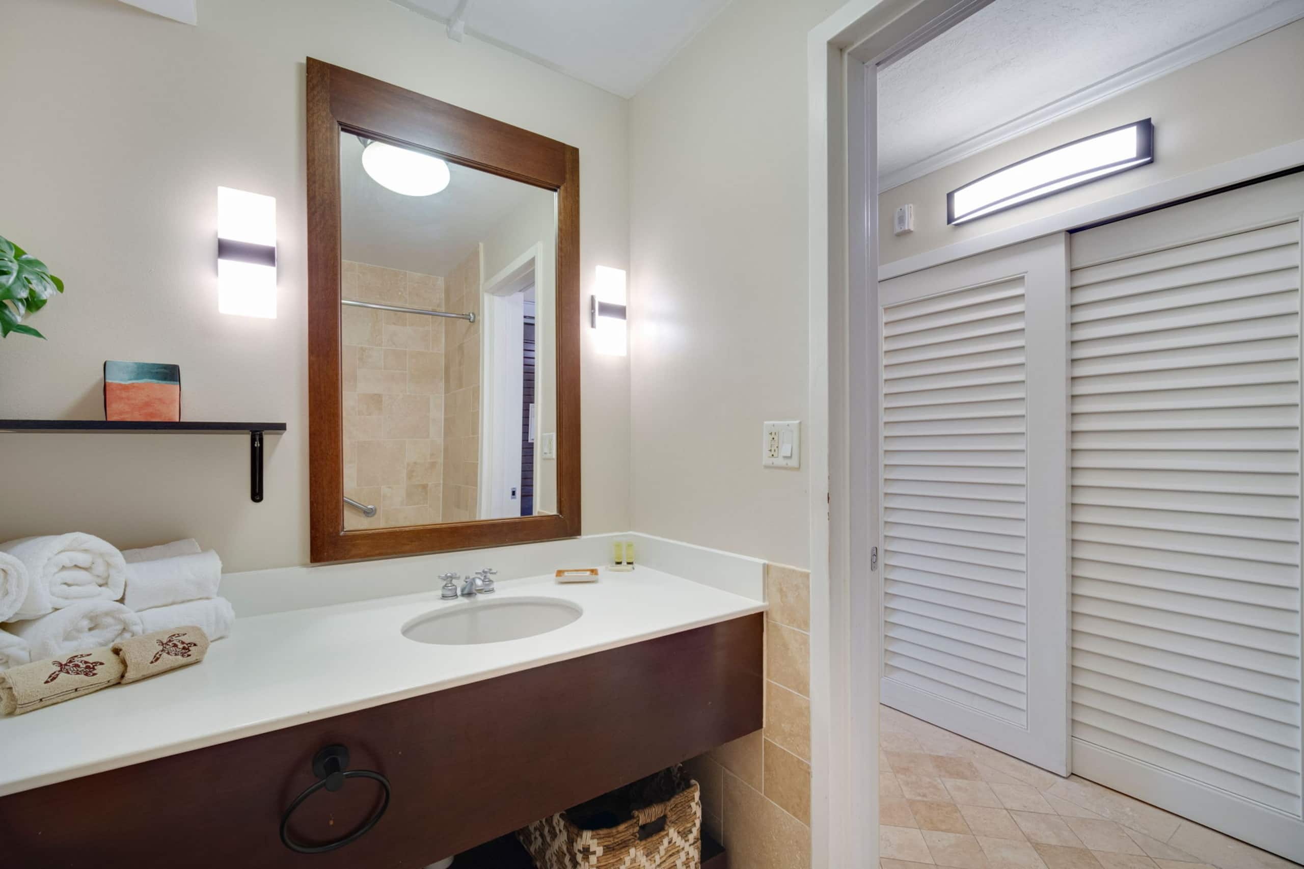 Condo in Lihue · ★4.88 · 1 bedroom · 1 shared bath - Image 14