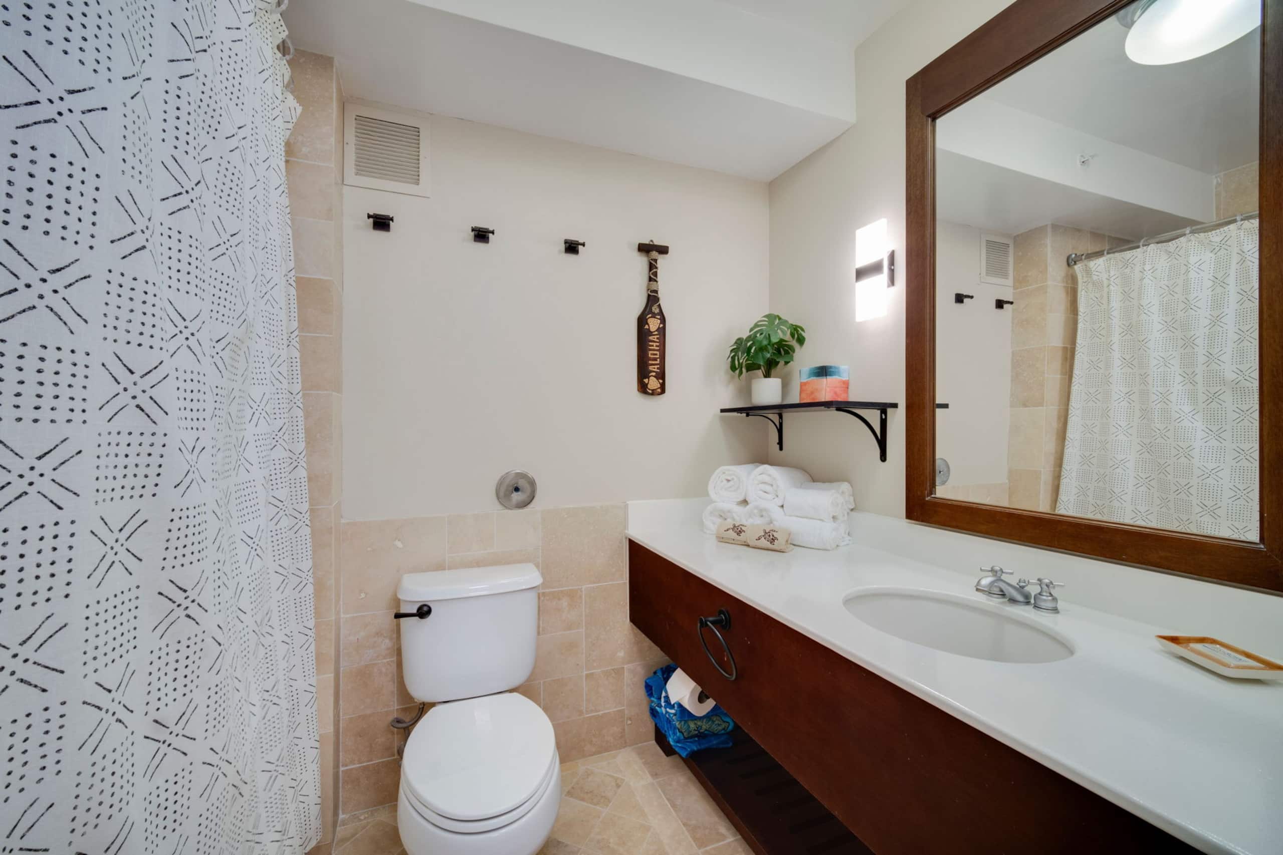 Condo in Lihue · ★4.88 · 1 bedroom · 1 shared bath - Image 16