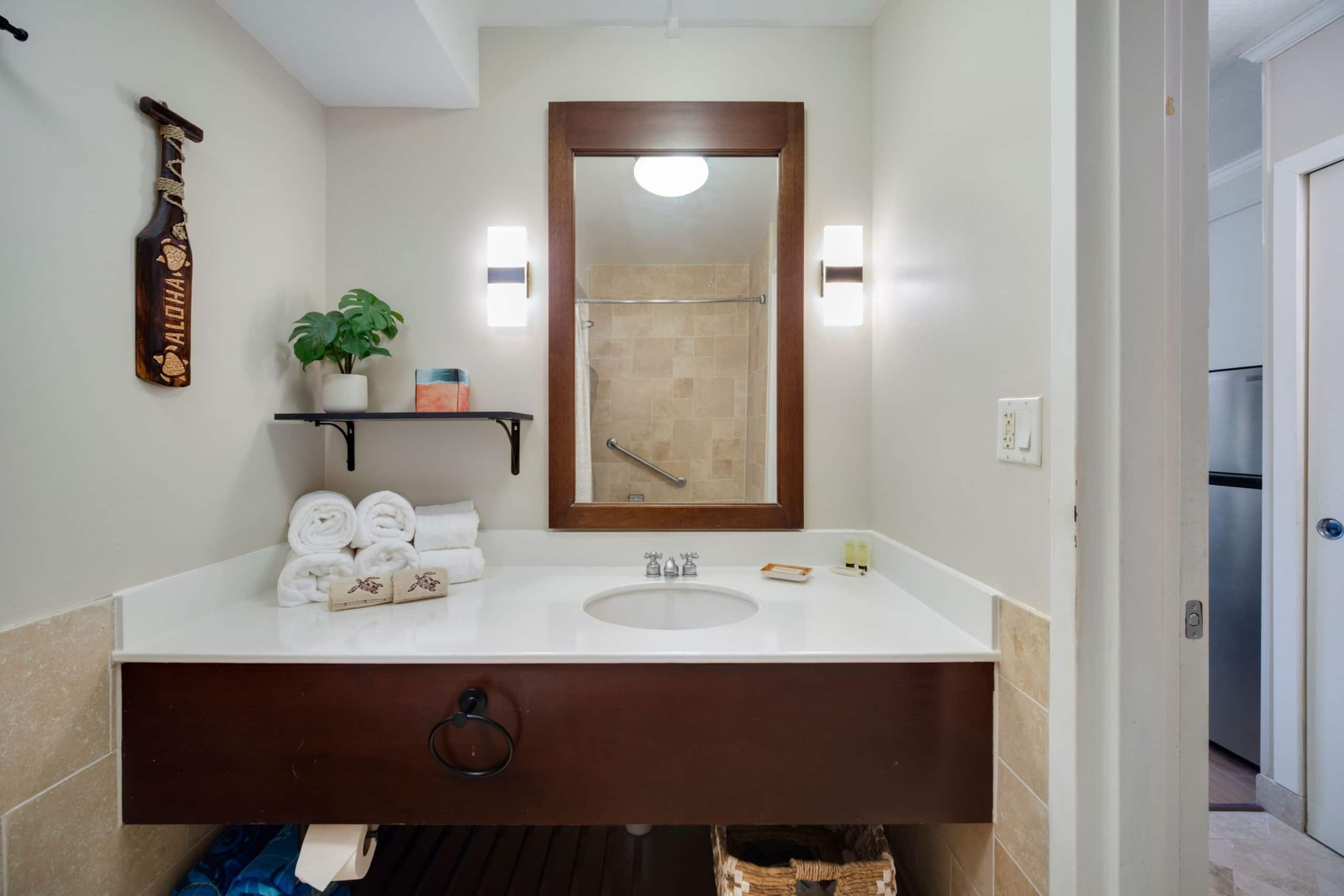 Condo in Lihue · ★4.88 · 1 bedroom · 1 shared bath - Image 13