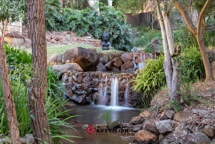 The Marri Retreat-Winter Creek-Pool-Perth Hill gallery image 3