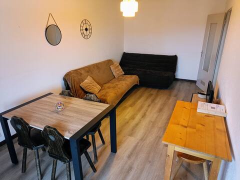 Popular Airbnb listing: Ski-in/out mountain hideaway in Métabief