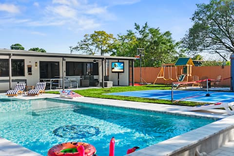 Hard Rock Fun Villa: 6BR, Games, Pool