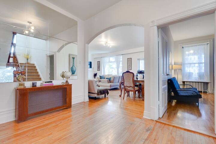7 Bedroom | Free Parking | Pool Table | Waterfront gallery image 5