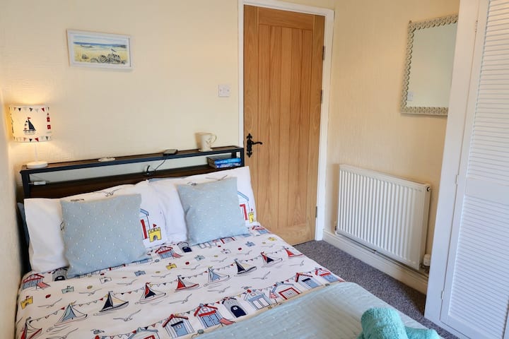 The new double bed in the 4th bedroom offers usb charging. 