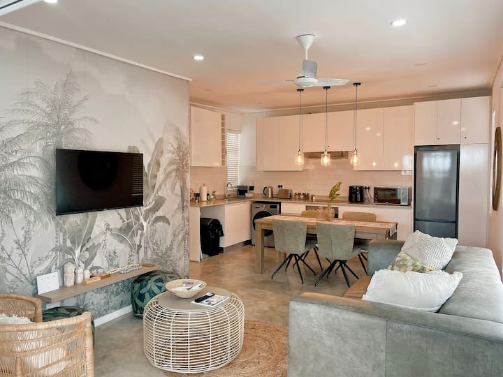 Coastal Bliss Lodge With Direct Beach Access - Dolphin Coast