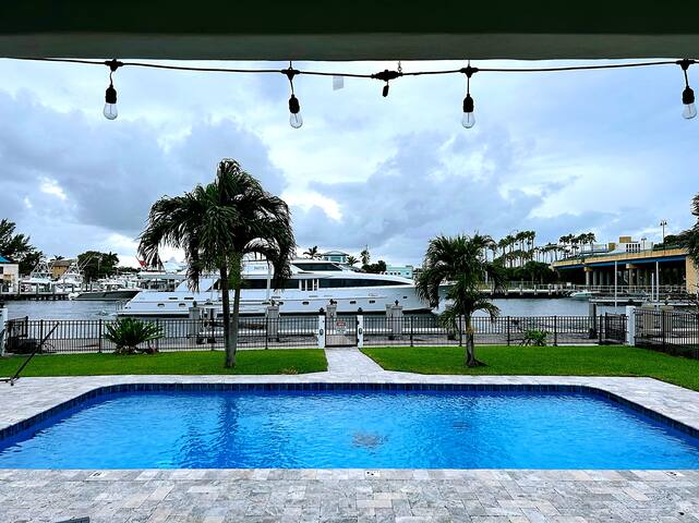 Top 5%| Wtfr view| Walk to Beach|Pool |Dock |Game gallery image 5