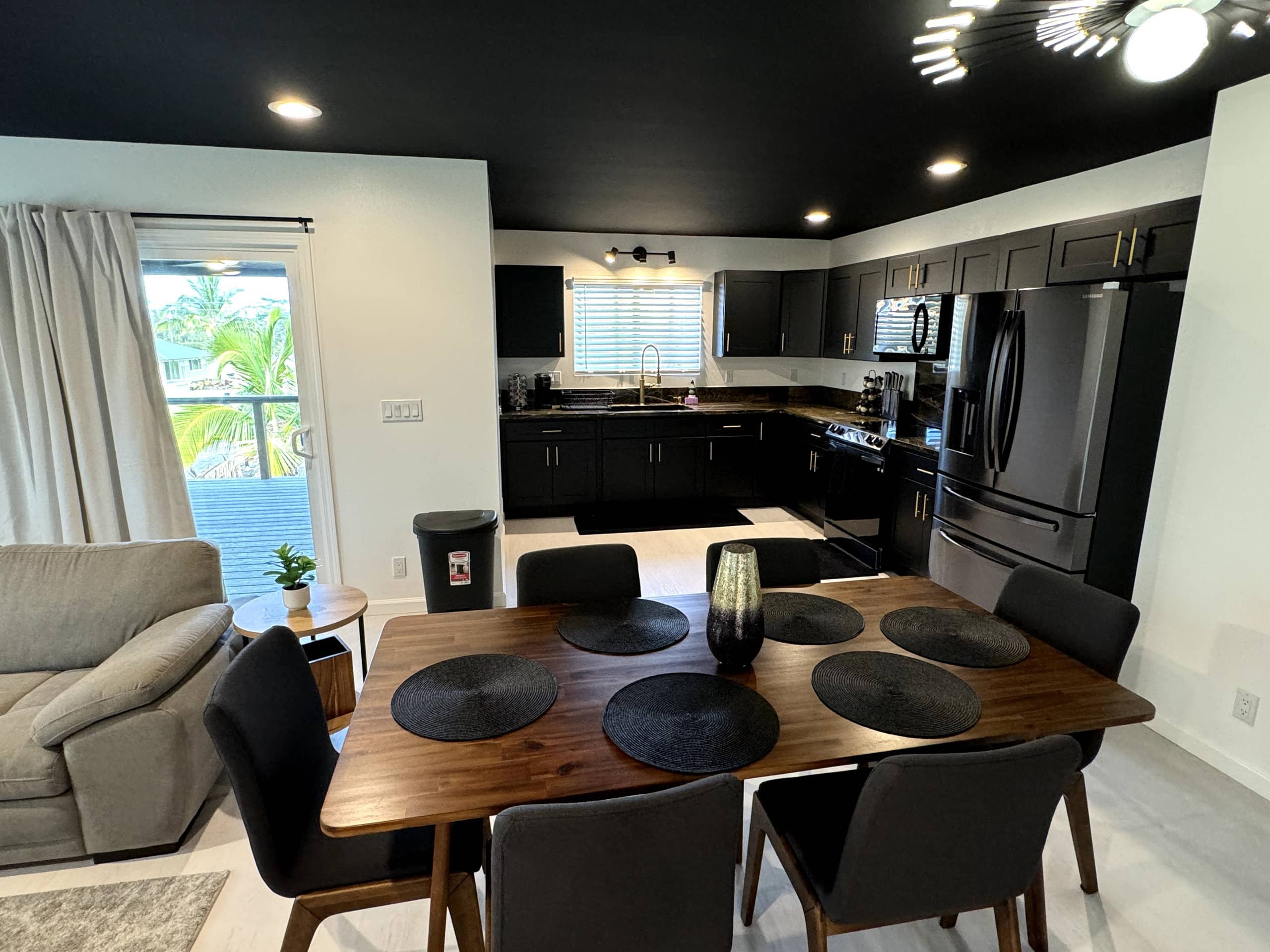Home in Keaau · ★4.68 · 6 bedrooms · 8 beds · 4 private baths - Image 8