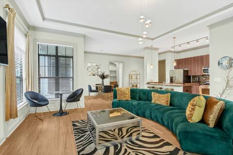Beautiful condo by Truist Park