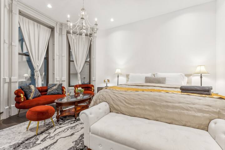 Modern French Luxury Condo by Midtown Central Park gallery image 2